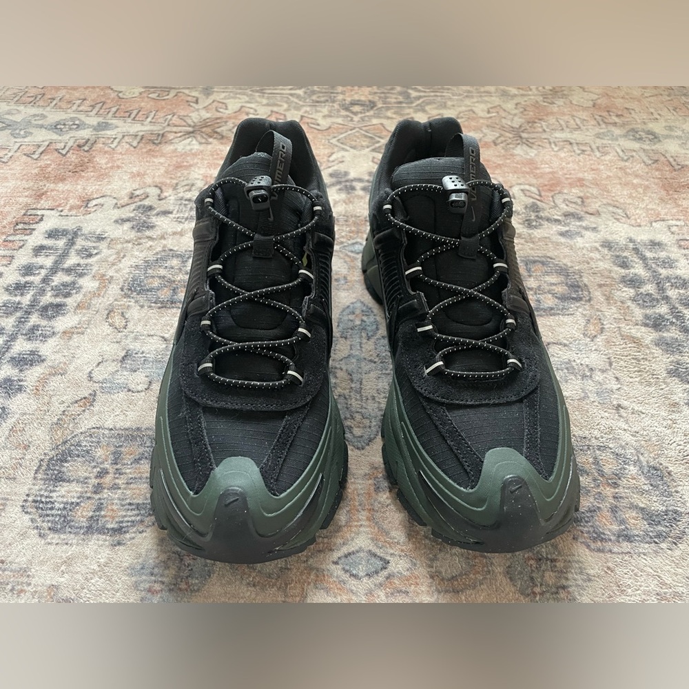 Nike NWOT Black Green Zoom Vomero Roam Outdoor Winterized Sneakers Mens 13 - Picture 2 of 6